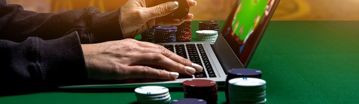 Modern, clean slot screen with glowing sevens and gold coin effects on a dark theme